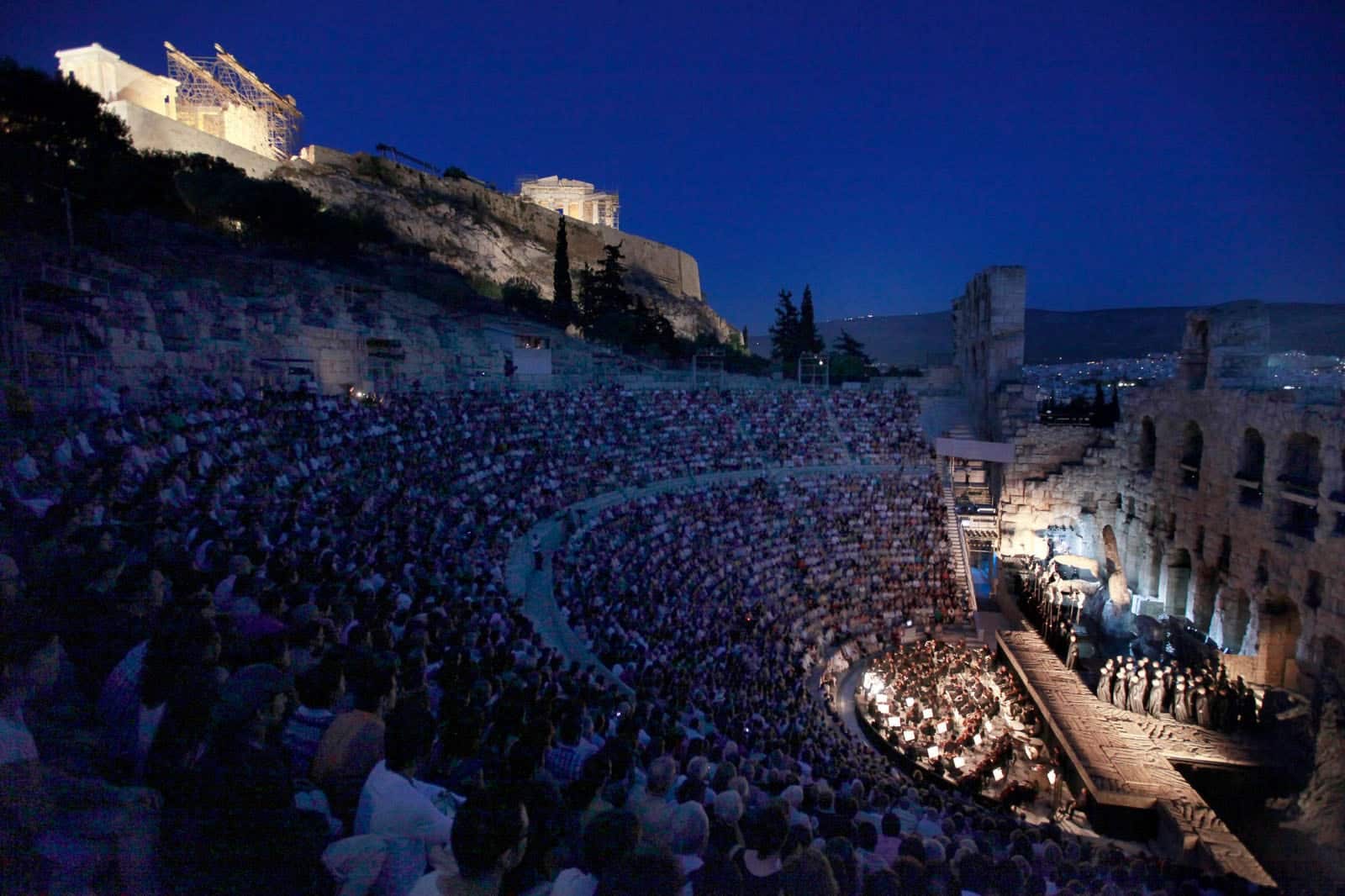 Для жителей греции театр был. Театр Диониса в Афинах. Амфитеатр Греция Акрополь. Амфитеатр Акрополь, Афины. Театр Диониса Афинский Акрополь.