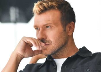 Γιάννης Πλούταρχος: Κατέθεσε μήνυση σε θαυμάστριά του που τον παρενοχλούσε χρόνια (vid)