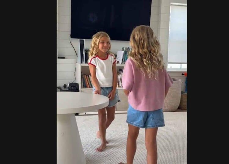 Mini Broadway στο σαλόνι: Δύο αδερφές αναβιώνουν το Mother Knows Best από το Tangled και κερδίζουν το ίντερνετ