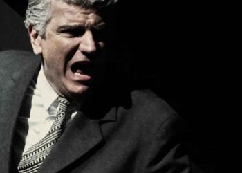 «Ντροπή!» : Οργή Κυριακίδη στα Χανιά για θόρυβο που διέλυσε την παράσταση (vid)