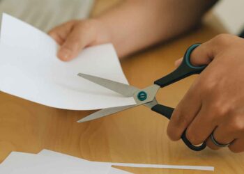 Παγκόσμια Ημέρα Αριστερόχειρων: Μύθοι, προκαταλήψεις και τα… πλεονεκτήματα του να είσαι αριστερόχειρας