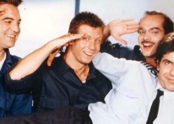 «Της Ελλάδος τα Παιδιά» : Η σειρά που έβαλε τον στρατό να μιλήσει τη γλώσσα της κωμωδίας