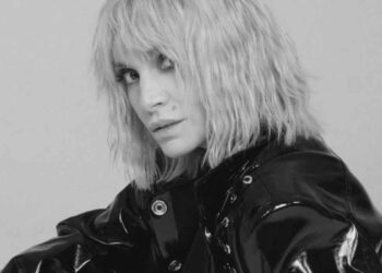 «Δώδεκα Παρά»: Από τον Βασίλη Καρρά στην Ελεωνόρα Ζουγανέλη — η νύχτα αλλάζει φωνή, όχι καρδιά